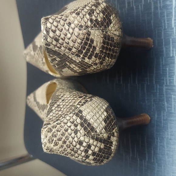 Shoes - Picture 4 of 4